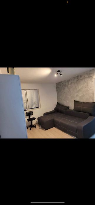 Vand apartament renovat si  mobilat modern la cheie
