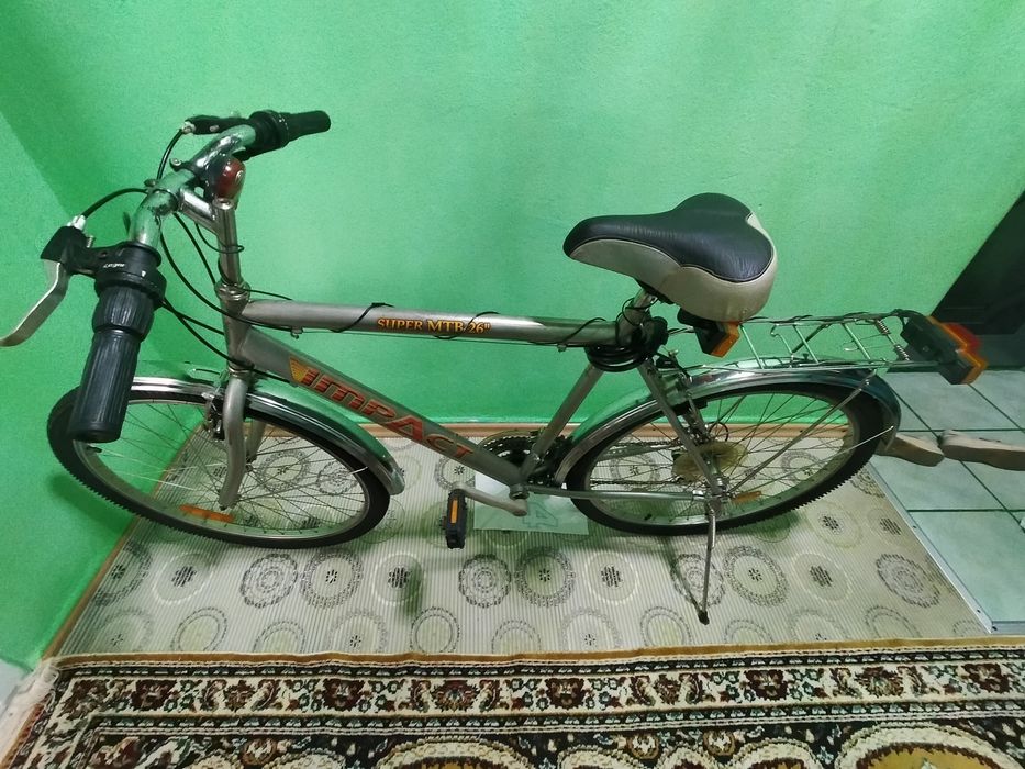 Bicicleta de vânzare, aproape nouă, preț 800 Ron negociabil.