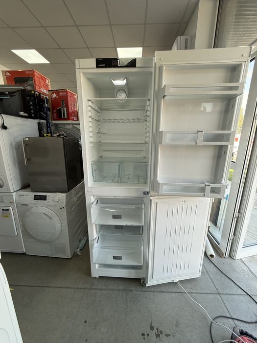 Хладилник с Фризер  LIEBHERR No Frost