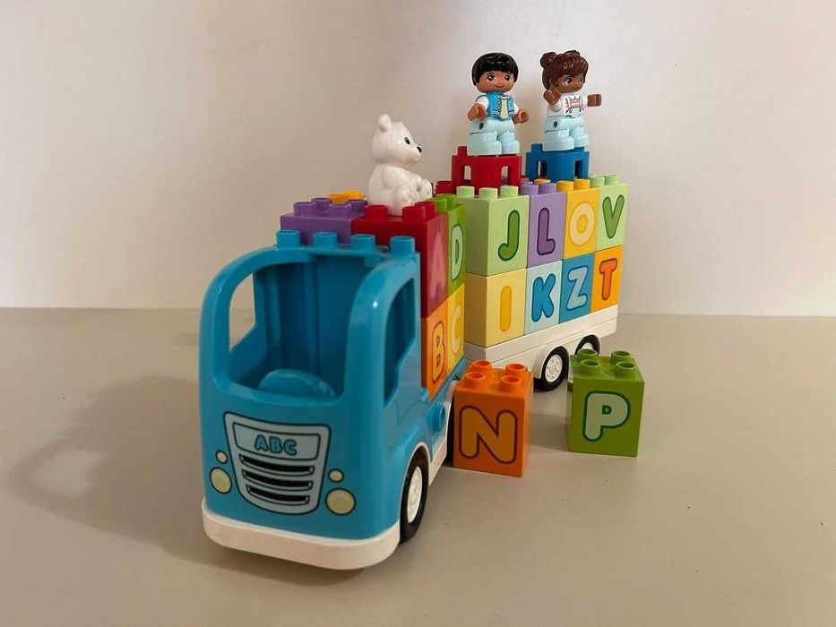 LEGO DUPLO 10915 Грузовик с алфавитом продаётся