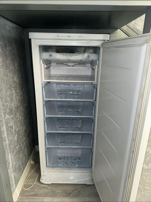 Морозилку в хорошем состоянии