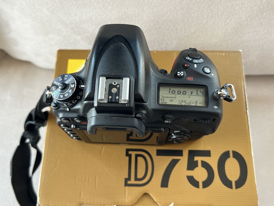 Nikon D750 Digital Camera D750 FX отлично състояние
