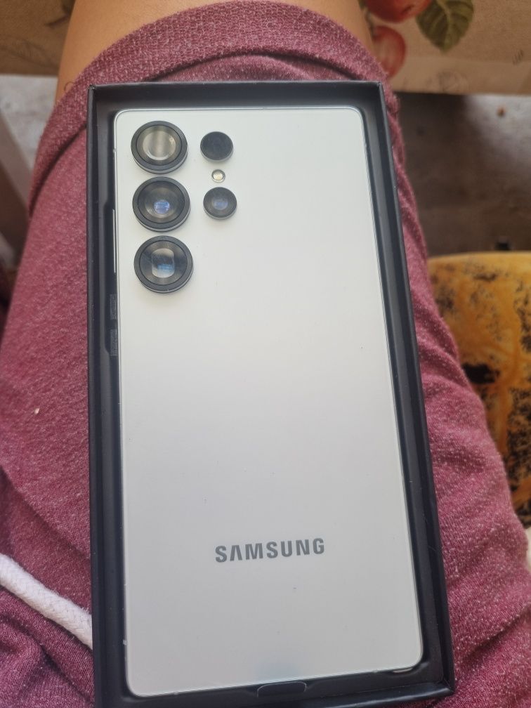 Vând Samsung s25