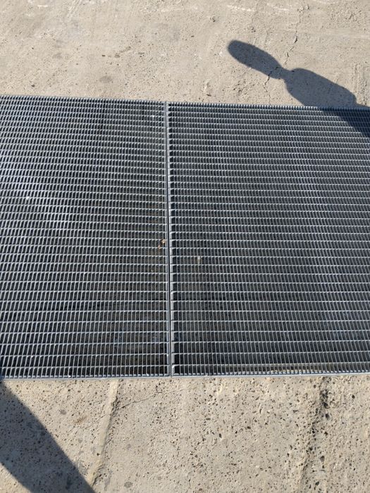 Vând gretare zincate pentru podețuri sau trepte