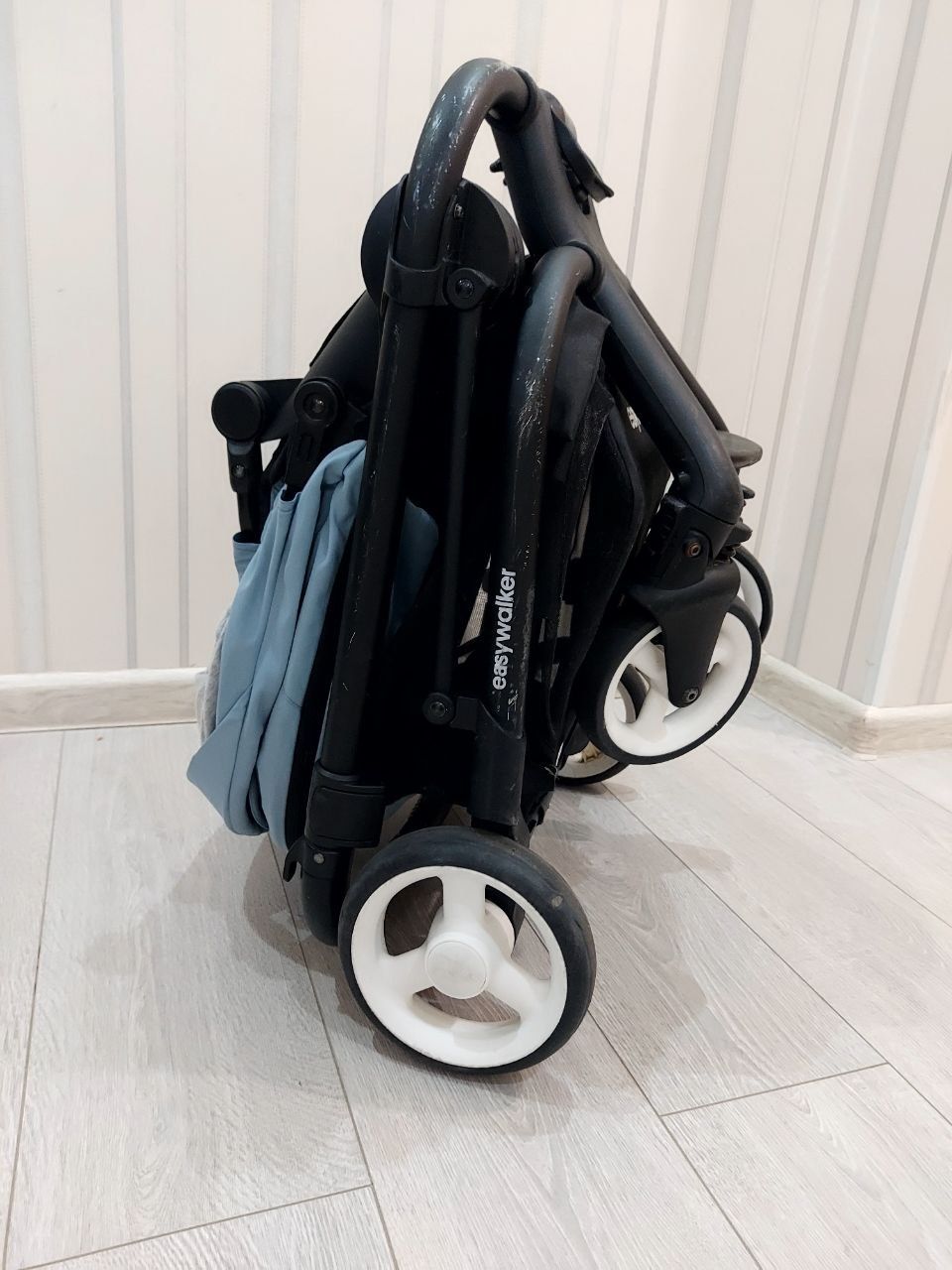 Easywalker Charley прогулочная детская коляска компактная
