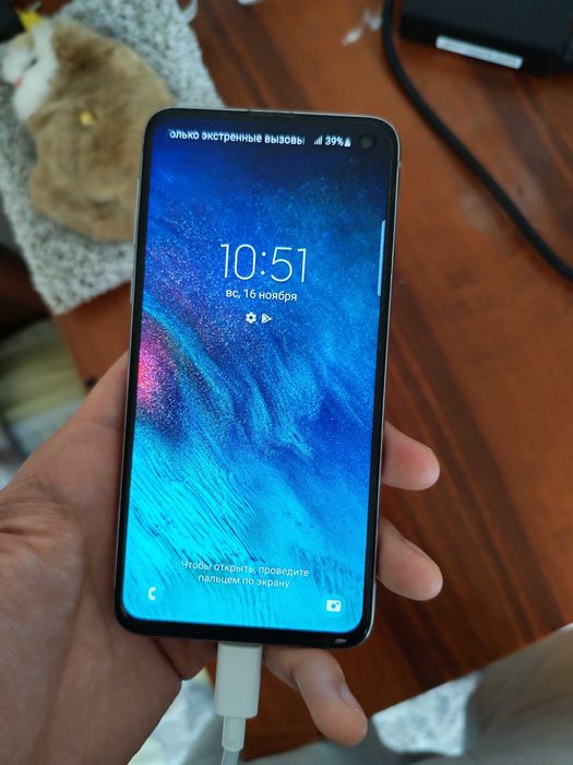 Продаётся Samsung Galaxy S10e