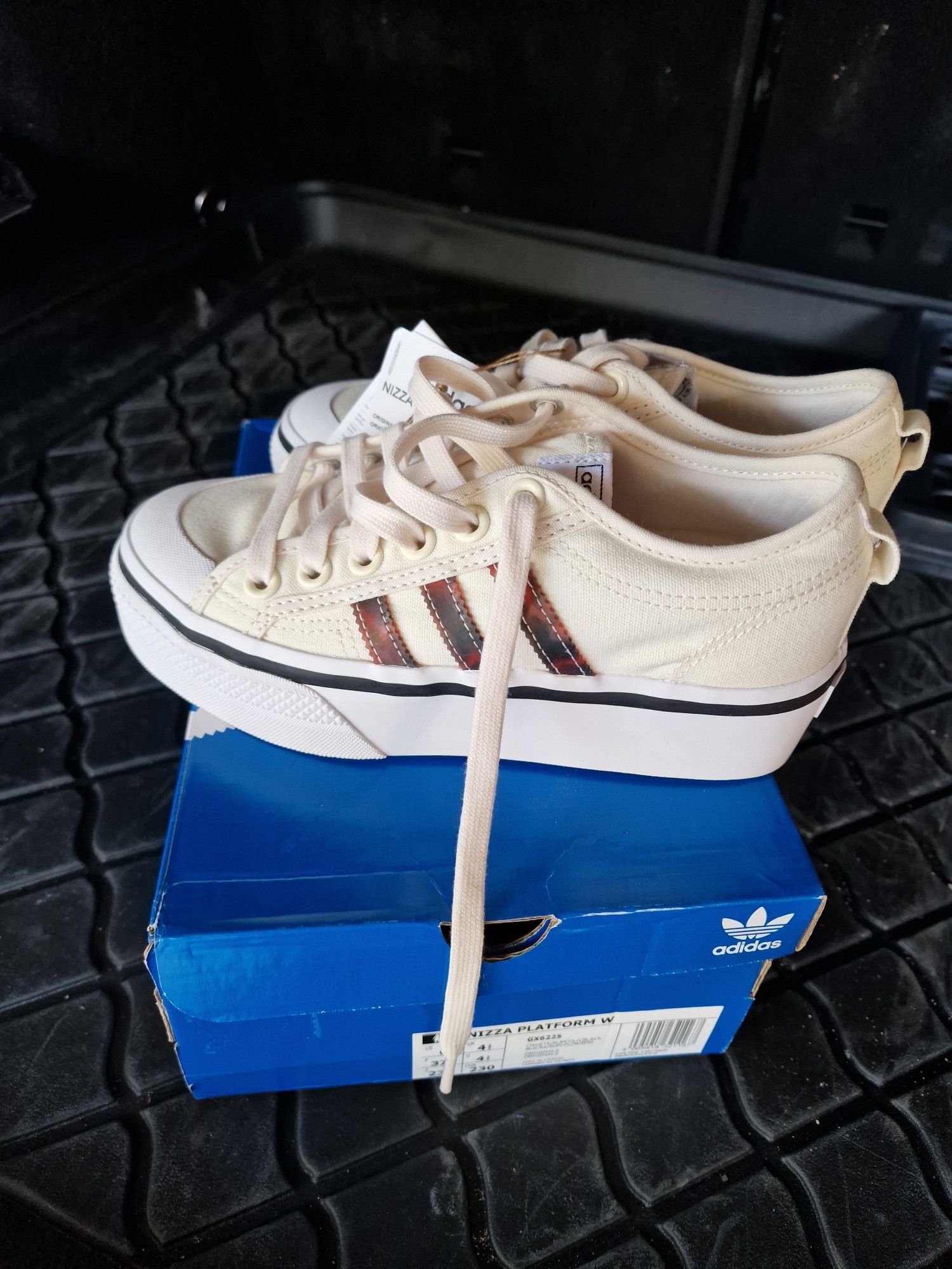 Vand Adidas Nizza Platform W , marimea 38 2/3 si 37 1/3