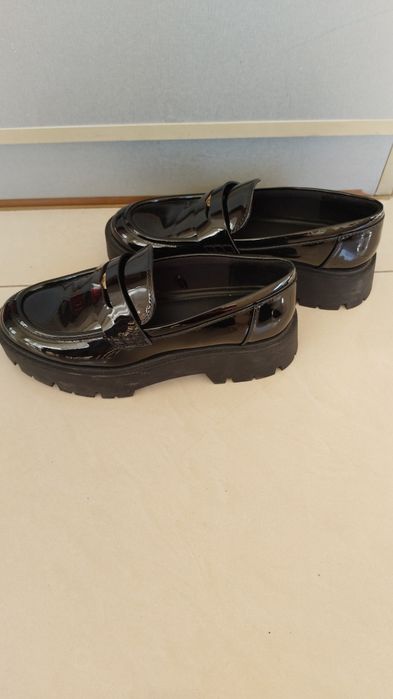 Продават се нови обувки от естествена кожа