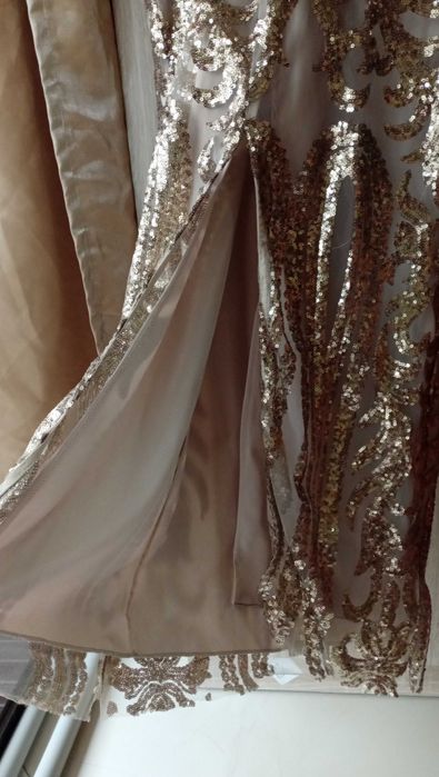 Евтина официална рокля, златиста