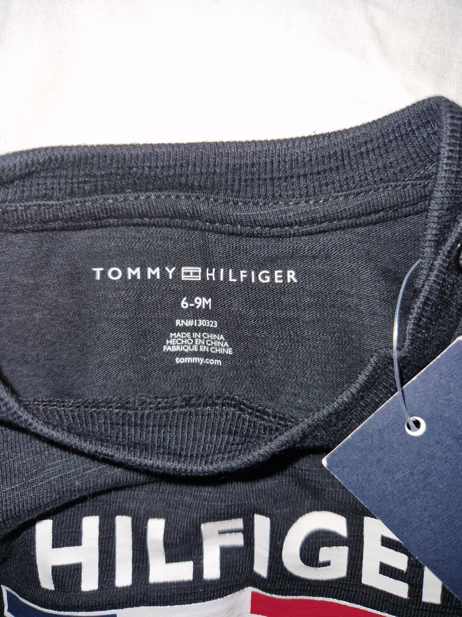 Set Tommy Hilfiger 6-9 luni nou