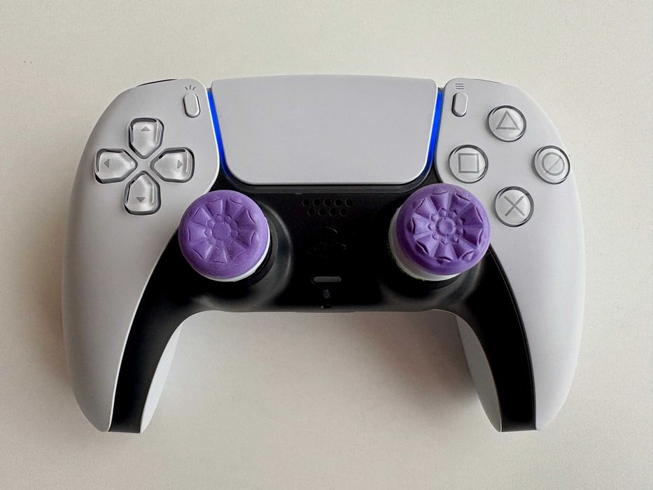 PS5 DualSense контролер – Перфектно състояние + подарък KontrolFreek