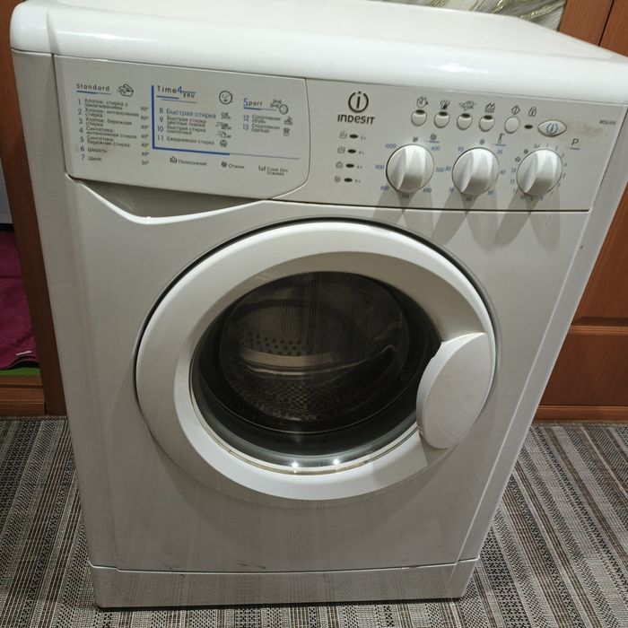 Продам машинку индезит