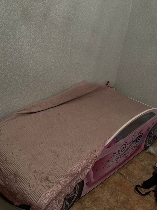 Продам кровать машина, для девочки, матрас не продавлен, чистый