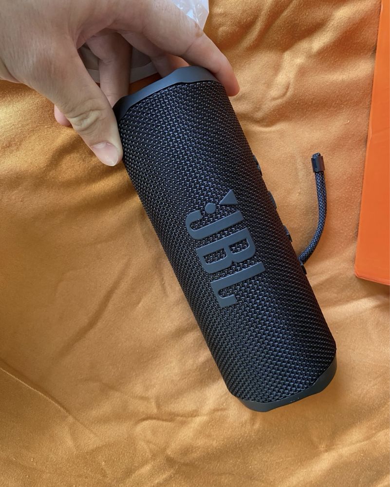 Vând boxă noua JBL flip 6