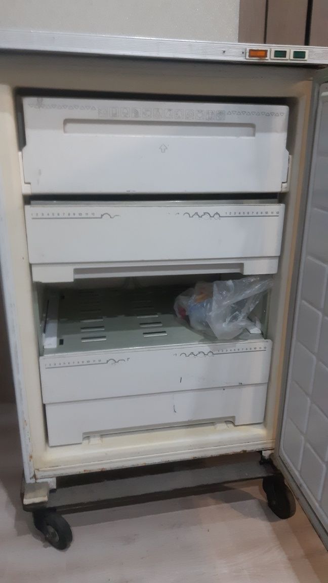 Продам морозильную камеру