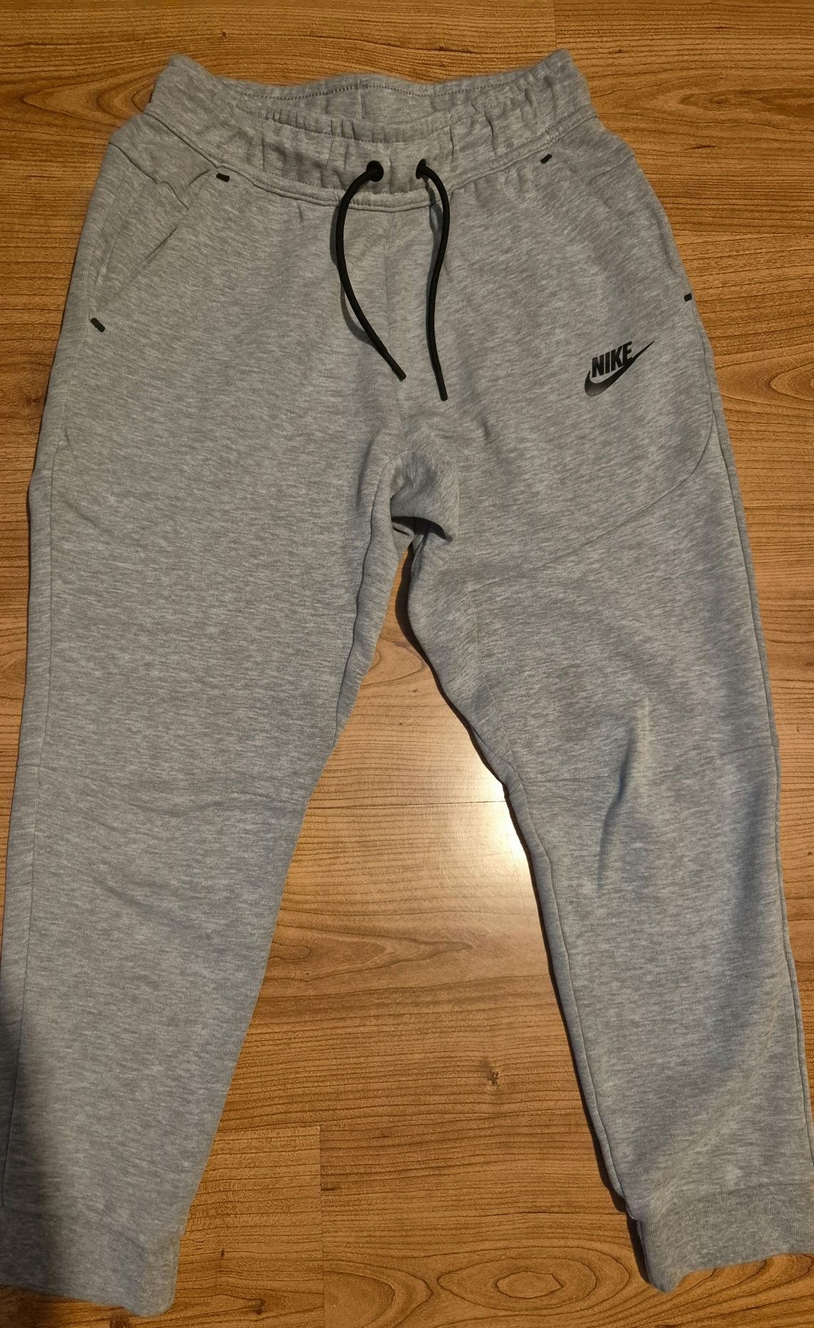 NIKE, tech размер 137-147см. 50 лв маратонки цена 110 лв .