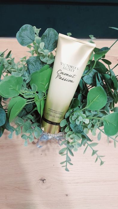 Lotiune corp VICTORIA'S  SECRET Coconut Passion NOUA