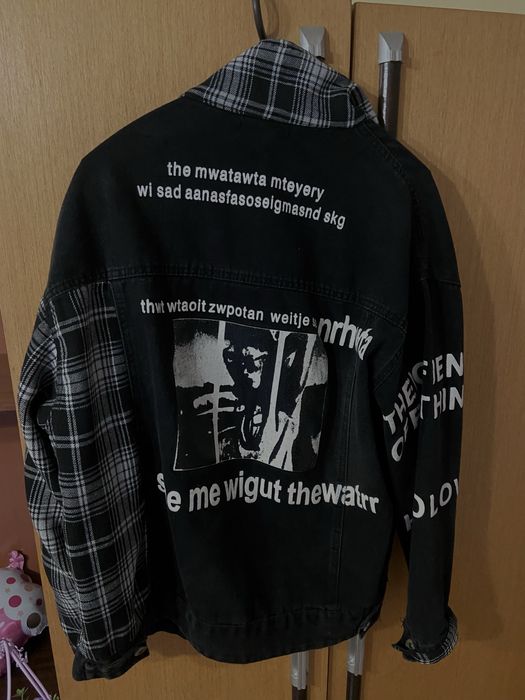 Запазени дамски връхни дрешки