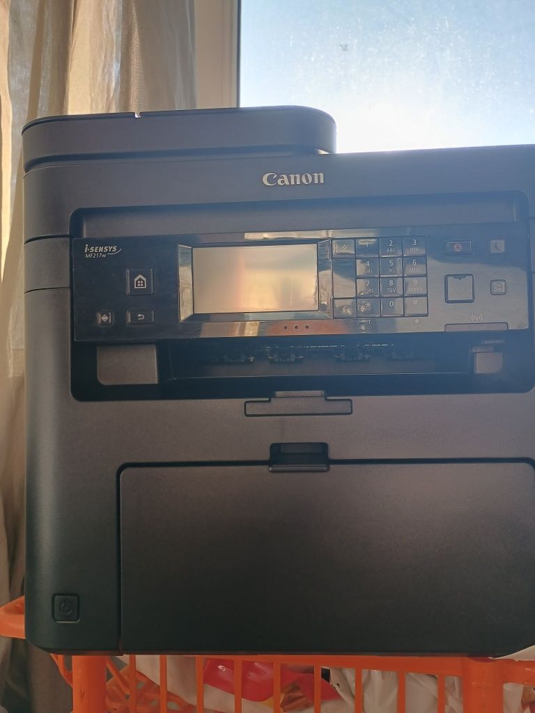 Продавам Копирен принтер CANON