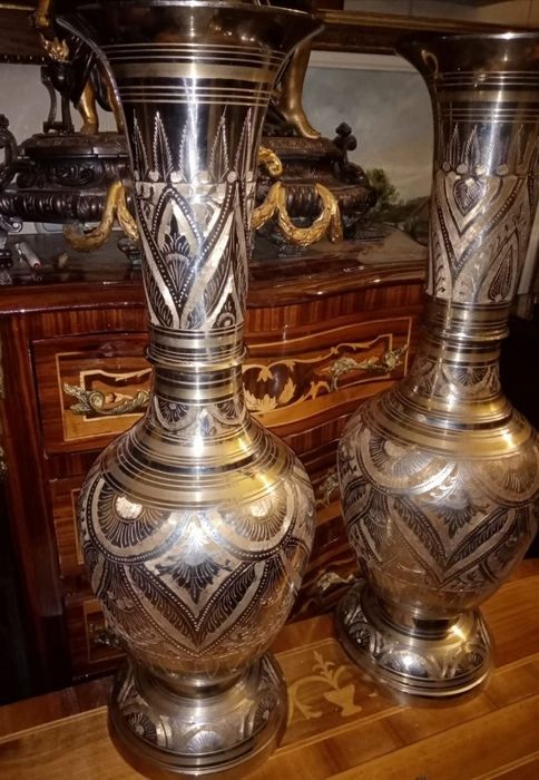 Set de 2 elegante vaze din bronz masiv de dimensiuni impresionante gra