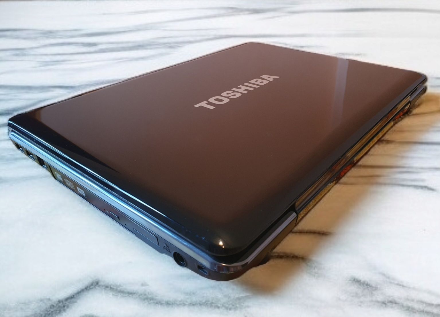 Toshiba Satelite A350D -  "16" HD + Harman Kardon - Dual Core !
