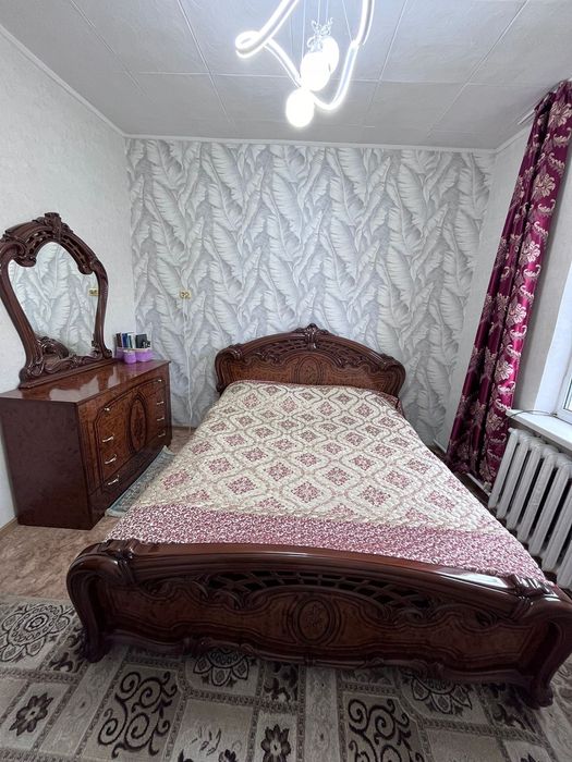 Продаю мебель (кровать, шкаф, комод)