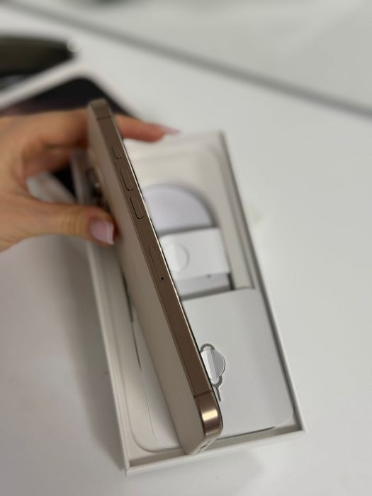 iPhone 16 Pro Max -256 GB - Titan Deșertic