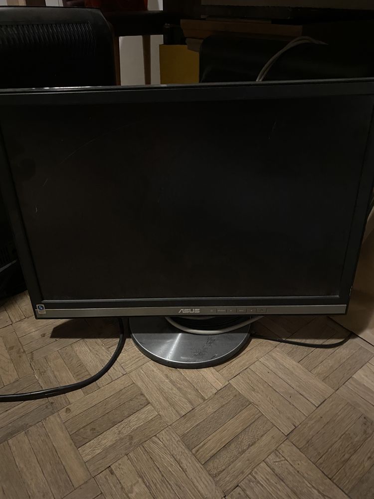 Monitor LCD Asus, diagonala 56 cm