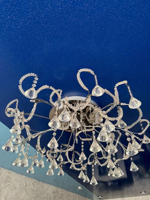 Продам люстру в отличном состоянии