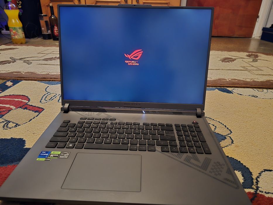 Laptop gaming Asus Rog g18/ Vând sau schimb cu pc gaming