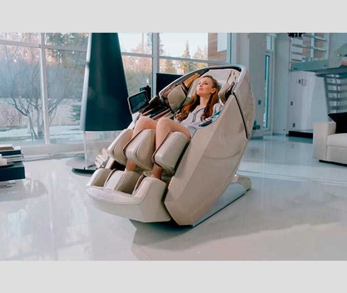 Массажное кресло с настраиваемыми программами и интенсивностью.