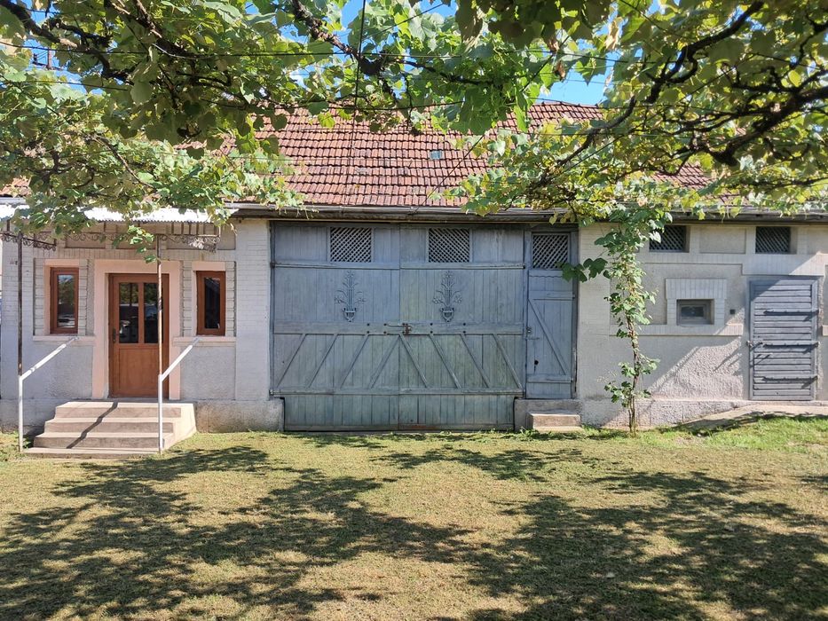 Vand casa in  loc Tihau