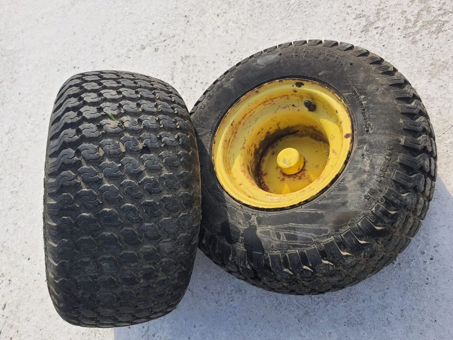 Roti spate tractoras gazon 
Dimensiune 18 x 8.5 x 8
Model cu ax cu pan