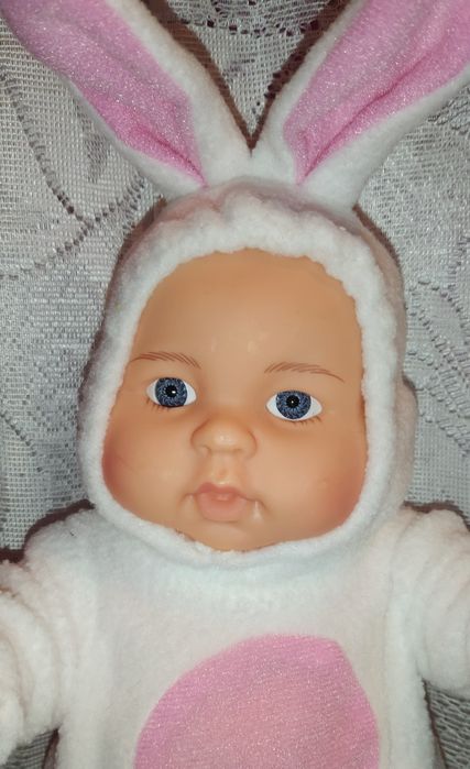 Кукла на бебе с костюм на пеперуда
