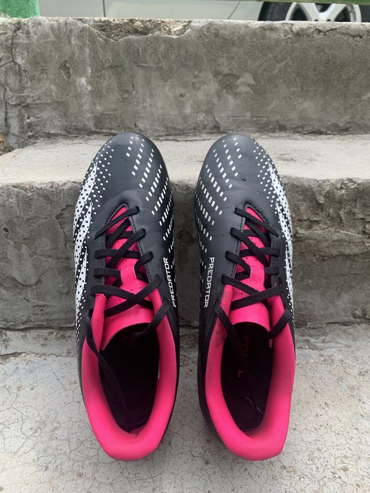 Футболни бутонки adidas predator