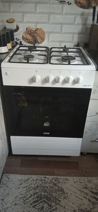 Продам Газовую плиту Artel