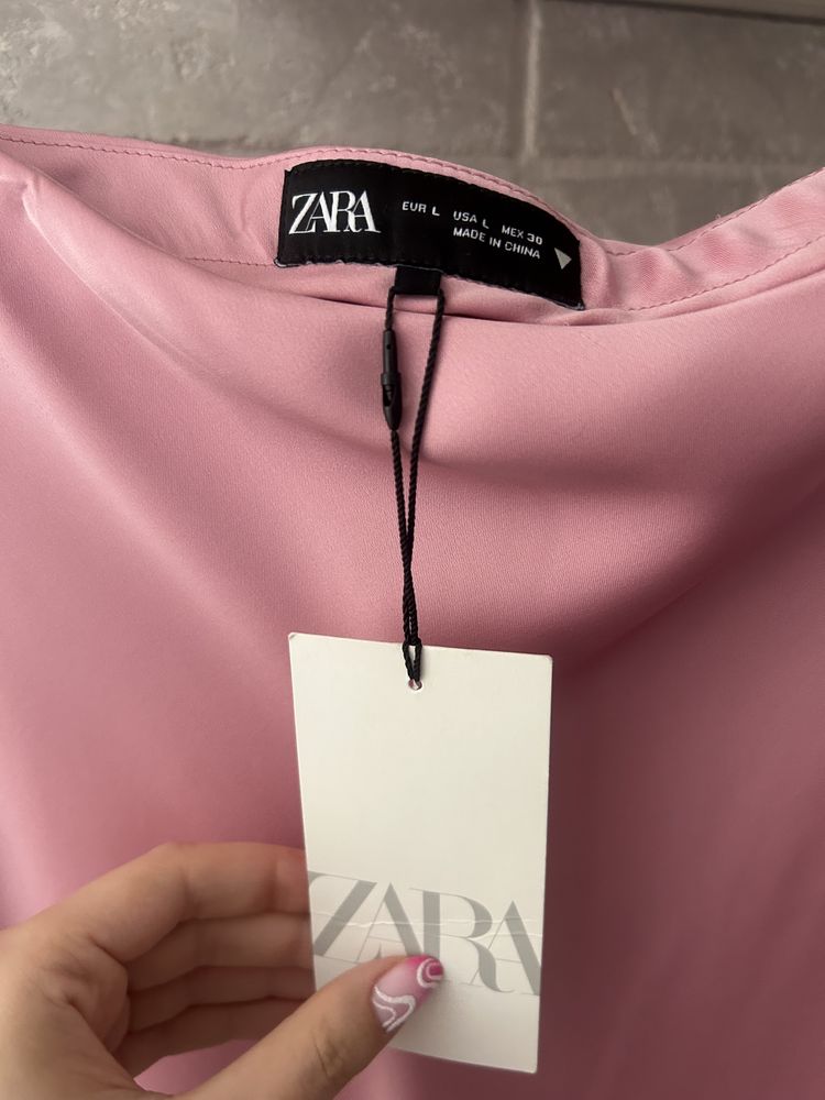 Нови с етикет сатенени поли Zara