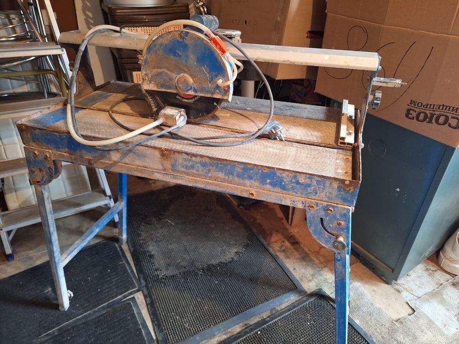 Продам водяной электрический плиткорез