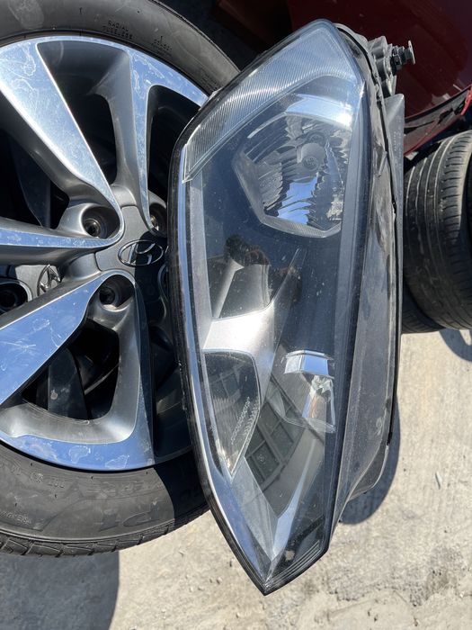 2 броя десен фар за VW Polo 2010-2016.