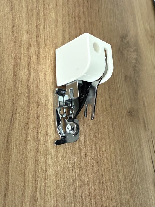 Piciorus de taiere lateral pentru masina de cusut