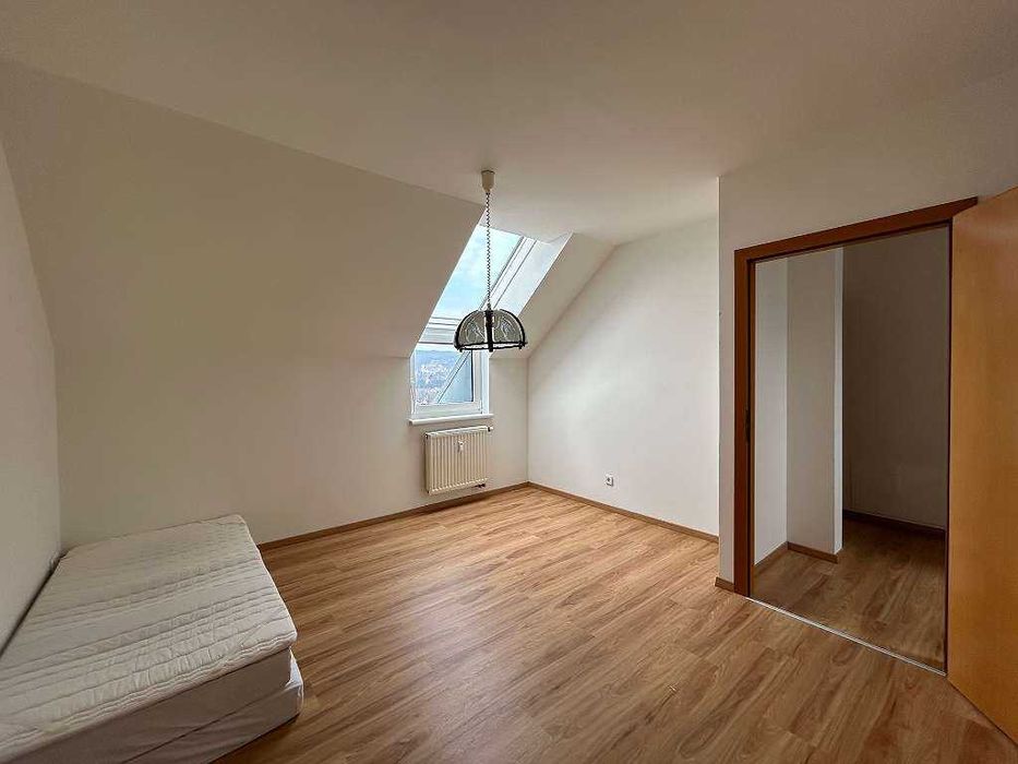 Дава се под наем Двустаен апартамент в София, Зона Б-5 - 65 кв.м за 561 € - Снимка #1