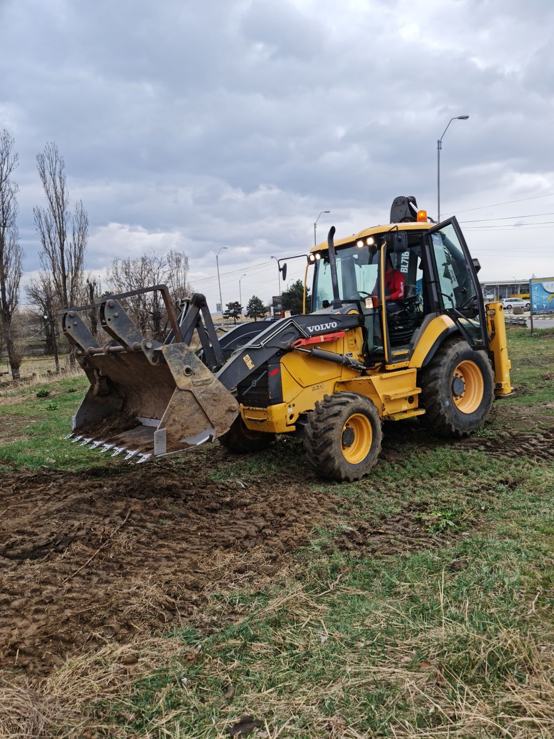 Lucrari  buldo excavator,camion,excavator