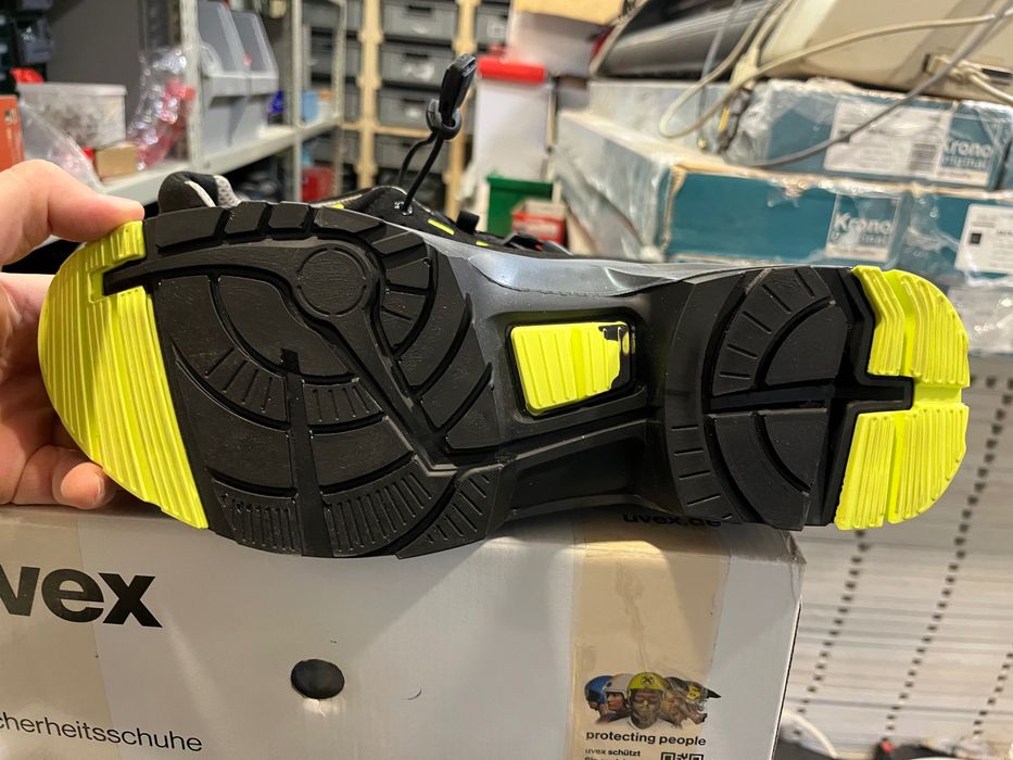 Vând Pantofi de protecție, 42, uvex 1 85449 S2 SRC ESD