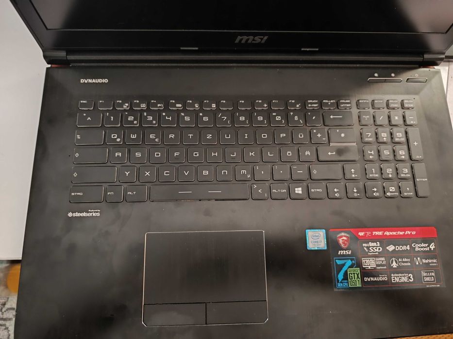 Геймърски лаптоп MSI 120HZ 16 GB 17 инча