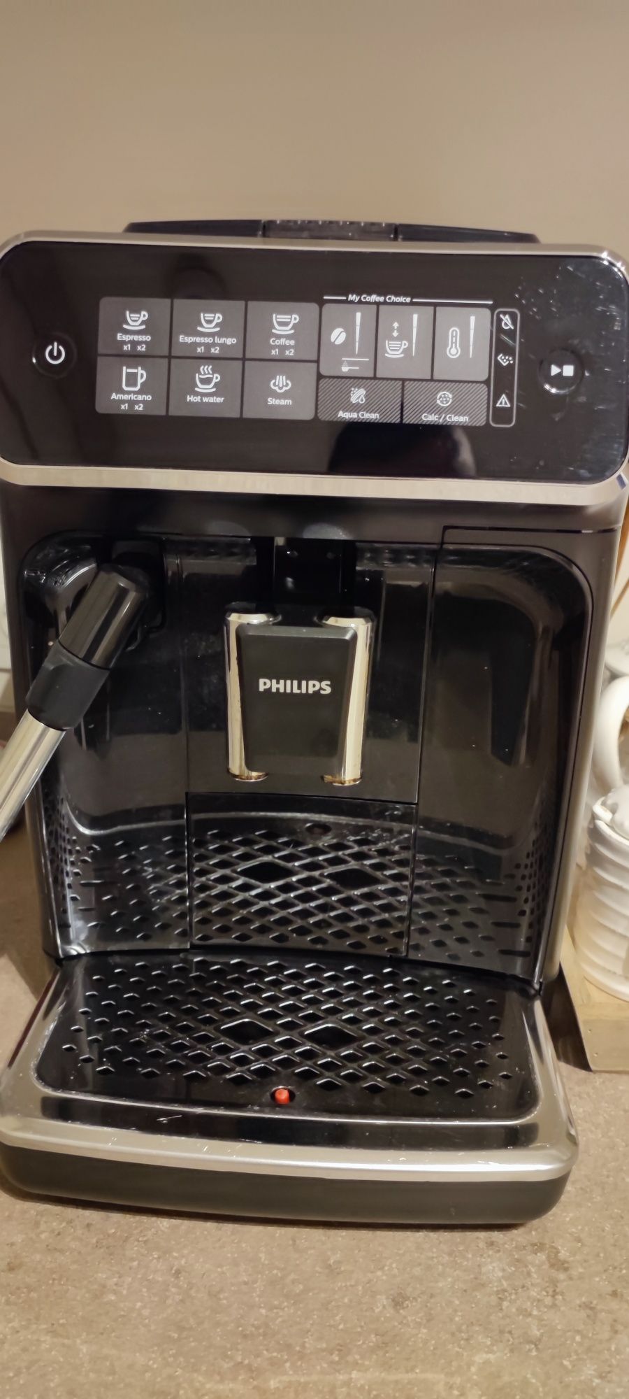 Продавам кафе машина (кафеавтомат) Philips EP3221/40, 15 bar, 1500 W.