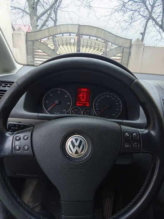 Vând Volkswagen Touran!!