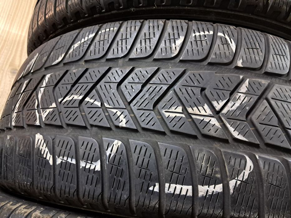 Anvelope second iarna 235 65 R17 Pirelli
