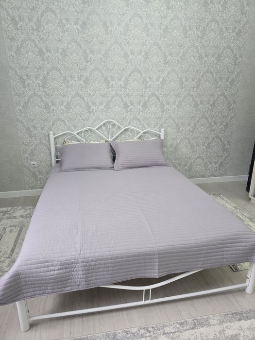 Продам кровать с матрасом
