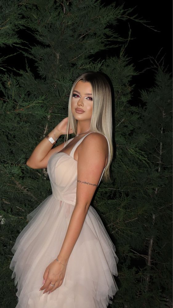 rochie lucrata manual pana la cel mai mic detaliu