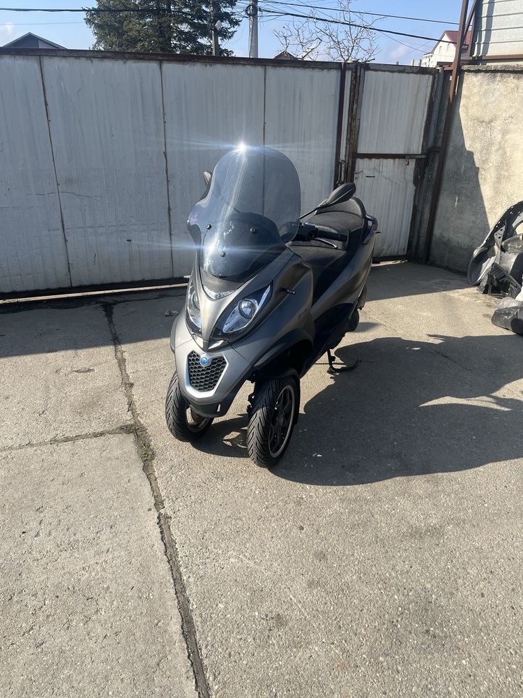 Piaggio Mp3 300 cc se conduce cu B